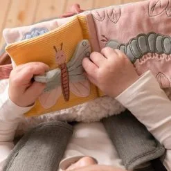 Little Dutch Flowers & Butterflies Pehmeä Pikku Puuhakirja -Ulkolelut myymälä 8713291887190 5